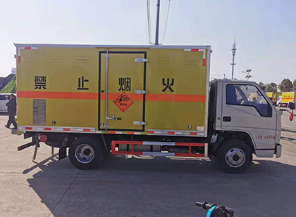 甘谷爆破器材运输车工人安全操作规范与智能技术保障